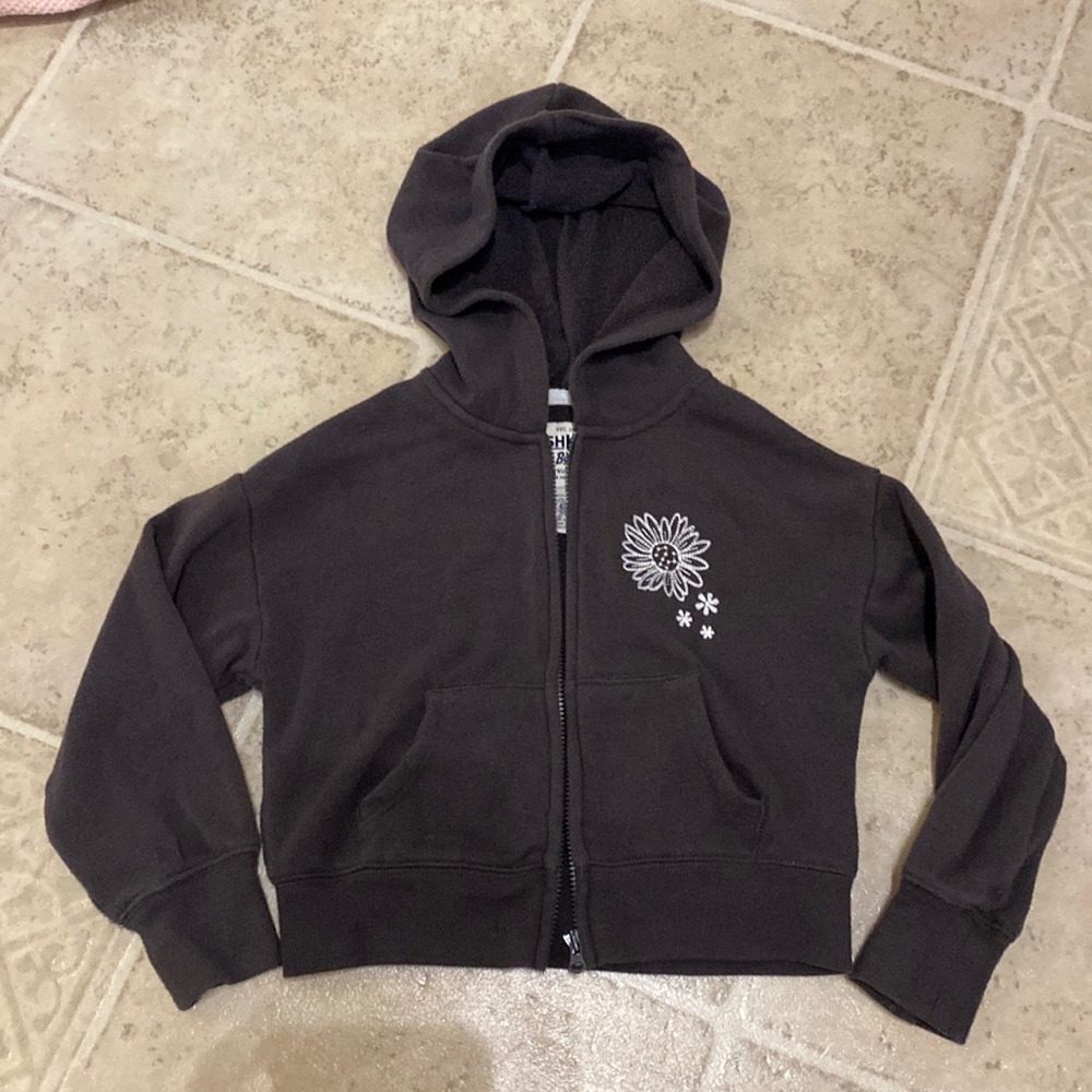 🌻 3/$10 Cropped Embroidered Hoodie